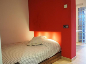 apartamento aislado jardín y piscina